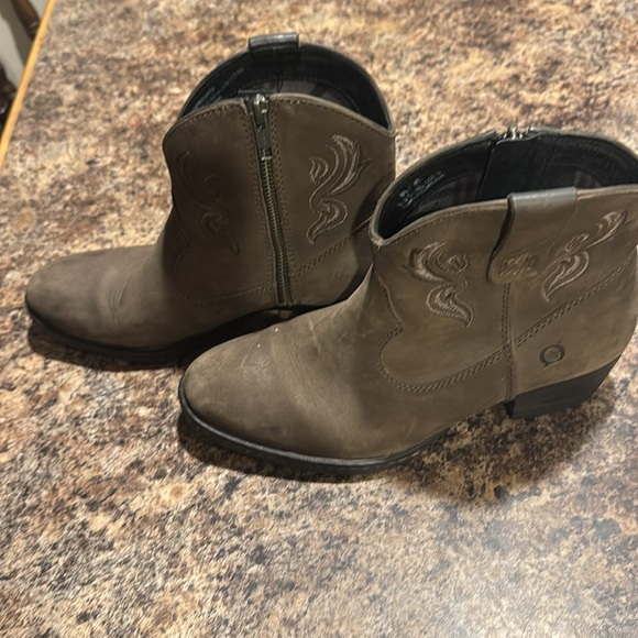 Born women’s booties gray size 8 1/2 - Picture 2 of 6